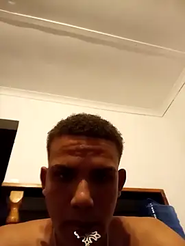 Snapshot of Linex06 chatting on February 25, 5:44 pm Linex06 online show from February 25, 5:44 pm