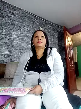 Snapshot of Danna_Paolaa_ chatting on January 24, 4:27 am Danna Paolaa online show from January 24, 4:27 am