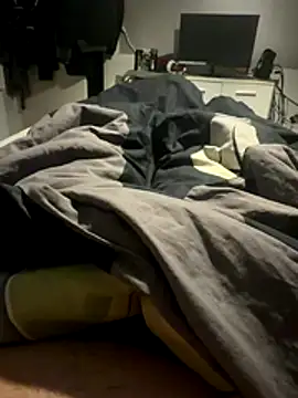 spritzerboy23 online show from December 21, 10:28 pm