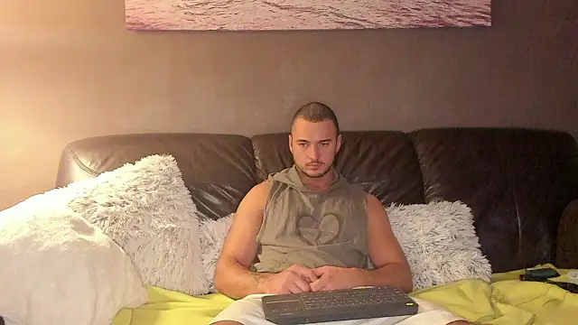 Snapshot of paulblack21 chatting on October 26, 1:00 am paulblack21 online show from October 26, 1:00 am