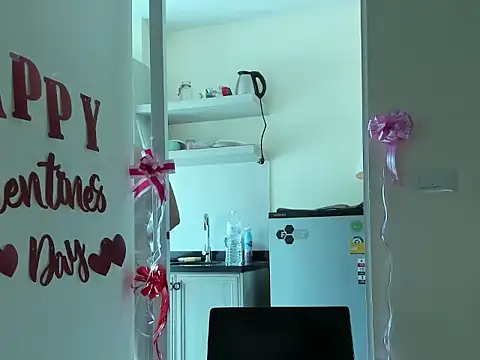 paulblack21 online show from February 14, 7:05 am