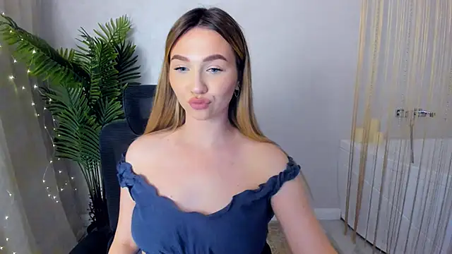 Snapshot of GracefulLook chatting on January 18, 2:03 am GracefulLook online show from January 18, 2:03 am