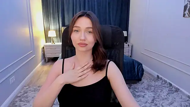 Snapshot of GracefulLook chatting on March 18, 2:36 am GracefulLook online show from March 18, 2:36 am