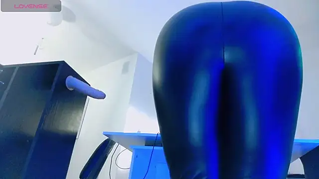 wickedxqueen online show from April 6, 7:59 pm