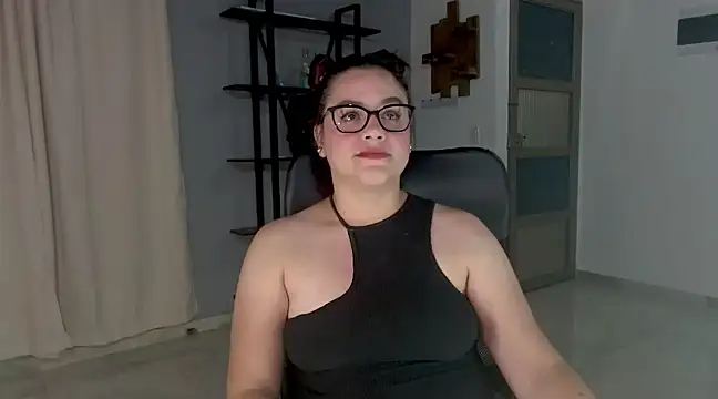 maela1 online show from December 21, 1:15 am