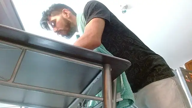 JohanyLatino online show from February 21, 1:00 am