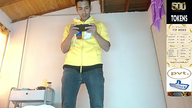 Snapshot of JohanyLatino chatting on May 12, 10:07 pm JohanyLatino online show from May 12, 10:07 pm