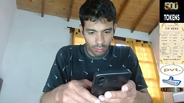 Snapshot of JohanyLatino chatting on May 26, 10:39 pm JohanyLatino online show from May 26, 10:39 pm