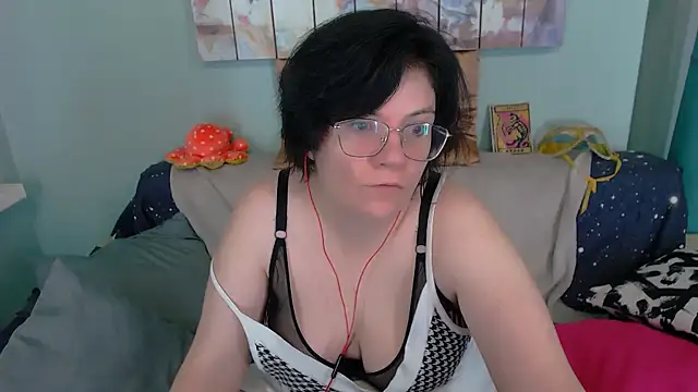 EverlyRays online show from December 1, 6:24 pm