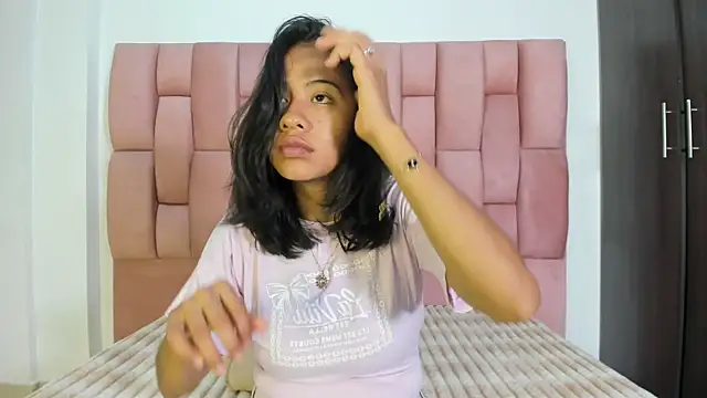 JuliKim  online show from October 16, 12:39 pm