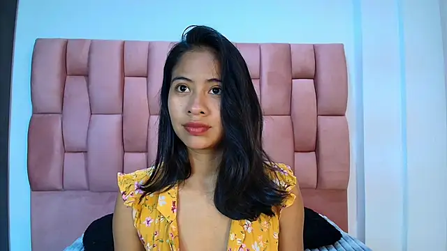 JuliKim  online show from February 25, 12:59 pm