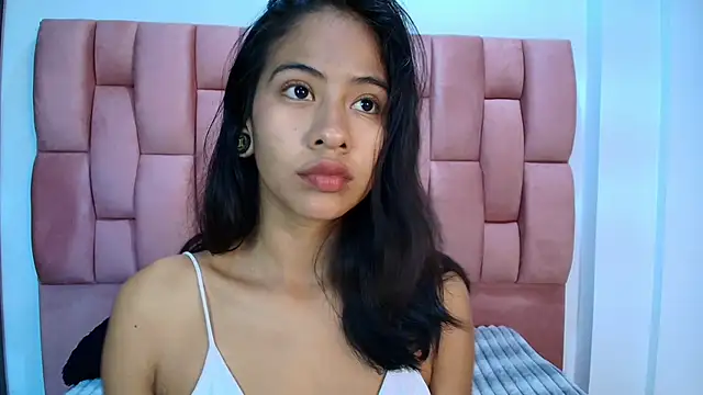 JuliKim  online show from March 1, 1:46 pm