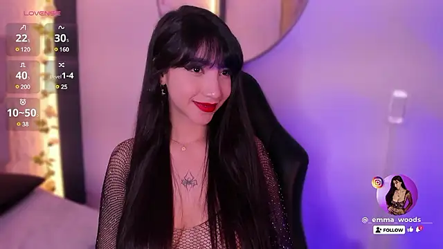 Snapshot of emma_woods_ chatting on December 5, 3:28 pm emma woods online show from December 5, 3:28 pm