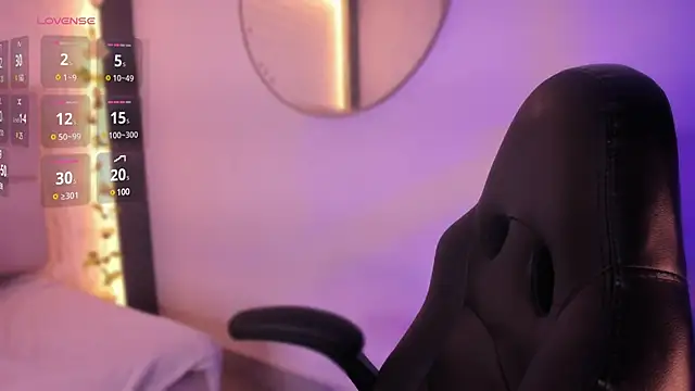 Snapshot of emma_woods_ chatting on December 9, 12:19 pm emma woods online show from December 9, 12:19 pm