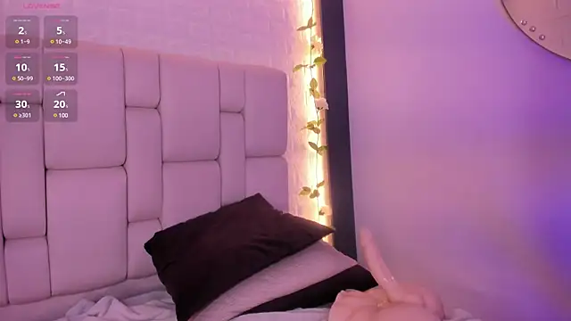 Snapshot of emma_woods_ chatting on December 19, 3:30 pm emma woods online show from December 19, 3:30 pm