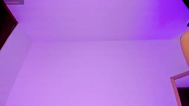 Snapshot of emma_woods_ chatting on March 10, 3:30 pm emma woods online show from March 10, 3:30 pm