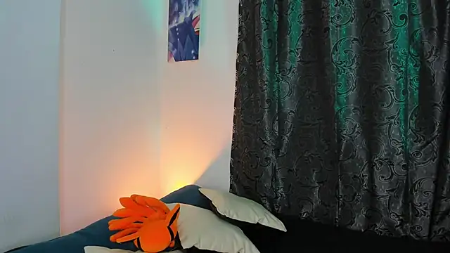 Snapshot of emma_woods_ chatting on September 9, 2:44 am emma woods online show from September 9, 2:44 am