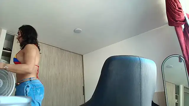 Snapshot of roxana_collins chatting on July 7, 7:40 pm roxana collins online show from July 7, 7:40 pm