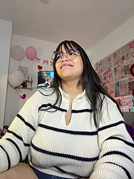 tati reyess online show from February 15, 12:03 pm