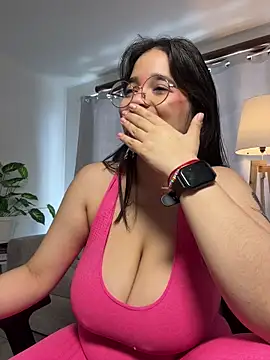 Snapshot of tati_reyess chatting on July 6, 3:03 pm tati reyess online show from July 6, 3:03 pm