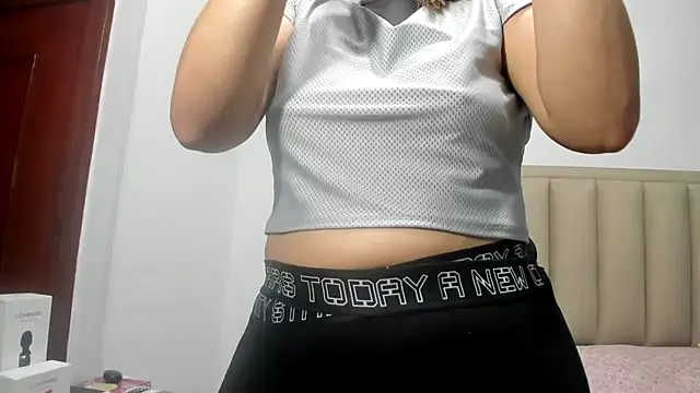 Snapshot of Chloemiller89 chatting on February 9, 10:36 pm Chloemiller89 online show from February 9, 10:36 pm