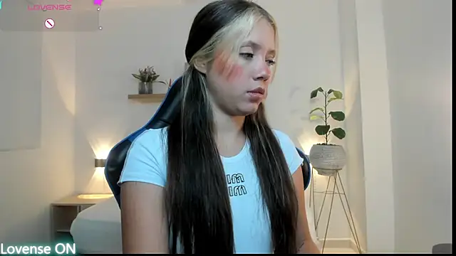 nataly rodri online show from May 15, 2:18 am