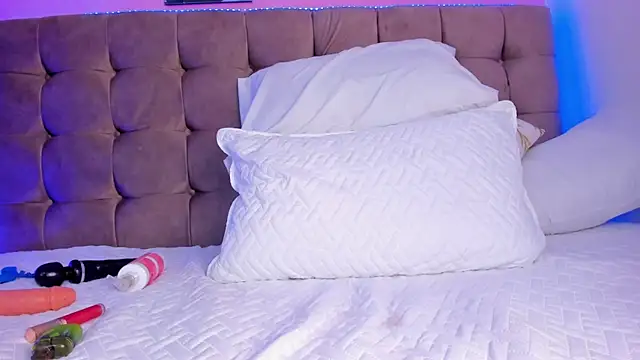 aleja cute  online show from March 13, 6:48 am