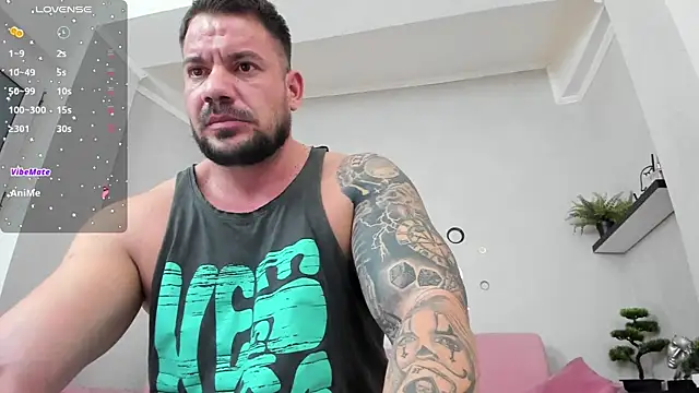 Snapshot of musclemonster31 chatting on February 6, 11:04 pm musclemonster31 online show from February 6, 11:04 pm