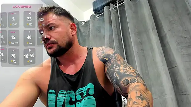 Snapshot of musclemonster31 chatting on February 11, 5:47 am musclemonster31 online show from February 11, 5:47 am