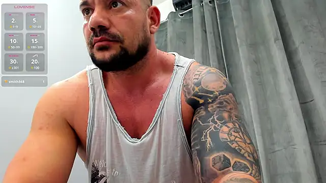 Snapshot of musclemonster31 chatting on February 12, 11:40 am musclemonster31 online show from February 12, 11:40 am