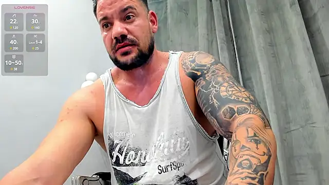 Snapshot of musclemonster31 chatting on February 13, 9:06 pm musclemonster31 online show from February 13, 9:06 pm