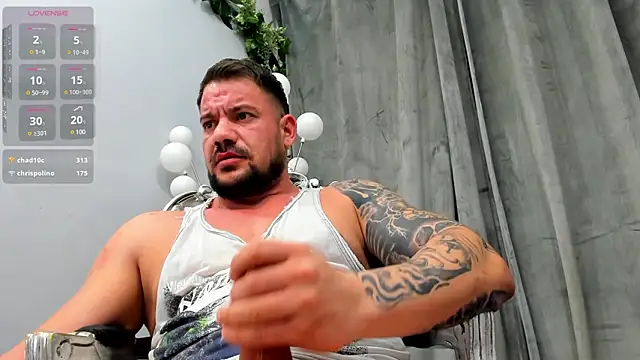 Snapshot of musclemonster31 chatting on February 14, 1:13 am musclemonster31 online show from February 14, 1:13 am