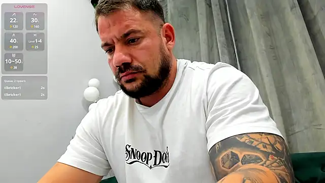 Snapshot of musclemonster31 chatting on February 15, 10:44 am musclemonster31 online show from February 15, 10:44 am