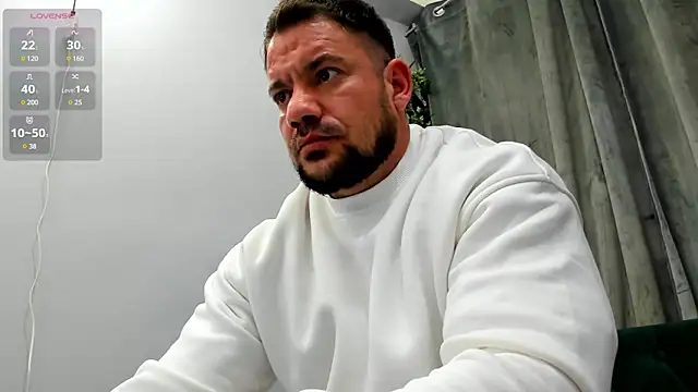 Snapshot of musclemonster31 chatting on February 16, 8:44 pm musclemonster31 online show from February 16, 8:44 pm