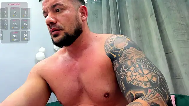 Snapshot of musclemonster31 chatting on February 16, 11:48 pm musclemonster31 online show from February 16, 11:48 pm