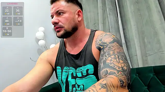 Snapshot of musclemonster31 chatting on February 19, 10:20 pm musclemonster31 online show from February 19, 10:20 pm