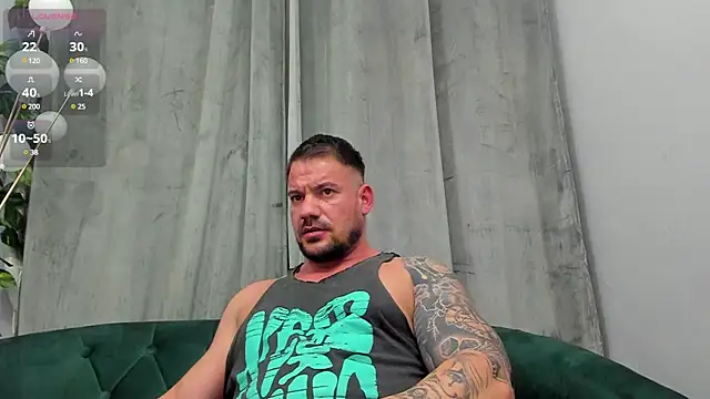 Snapshot of musclemonster31 chatting on February 21, 8:40 am musclemonster31 online show from February 21, 8:40 am