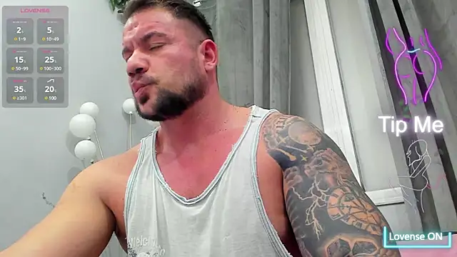 Snapshot of musclemonster31 chatting on March 1, 8:21 pm musclemonster31 online show from March 1, 8:21 pm