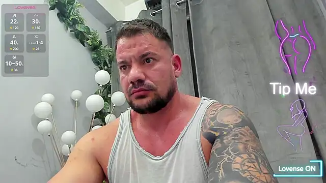 Snapshot of musclemonster31 chatting on March 5, 10:21 pm musclemonster31 online show from March 5, 10:21 pm