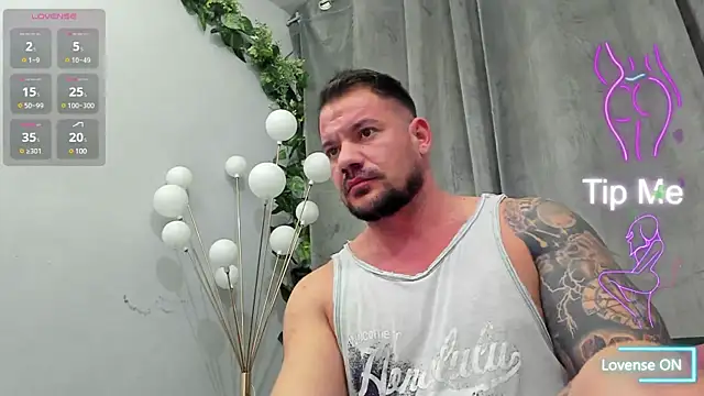 Snapshot of musclemonster31 chatting on March 8, 6:10 am musclemonster31 online show from March 8, 6:10 am