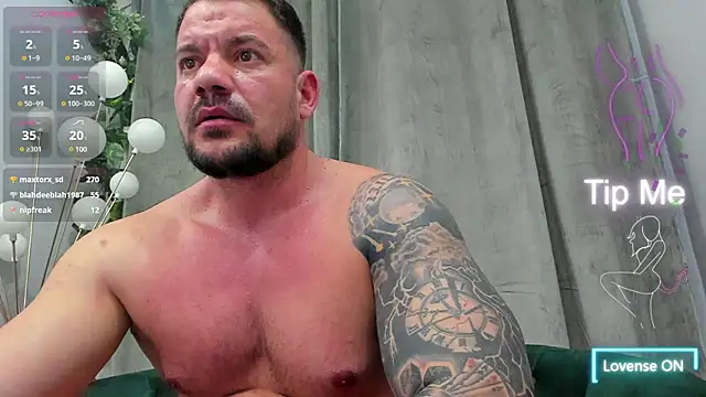 Snapshot of musclemonster31 chatting on March 8, 9:17 am musclemonster31 online show from March 8, 9:17 am