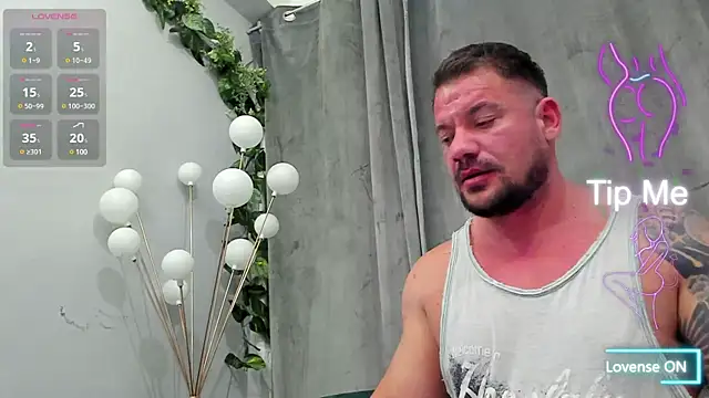 Snapshot of musclemonster31 chatting on March 9, 10:52 pm musclemonster31 online show from March 9, 10:52 pm