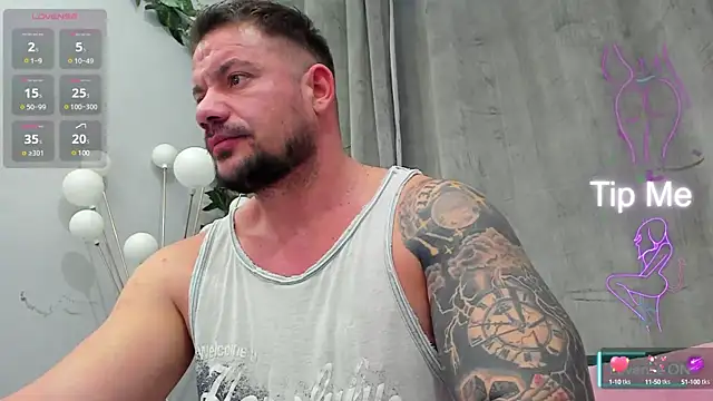 Snapshot of musclemonster31 chatting on March 10, 10:13 pm musclemonster31 online show from March 10, 10:13 pm