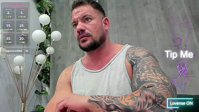 Snapshot of musclemonster31 chatting on March 11, 1:16 am musclemonster31 online show from March 11, 1:16 am