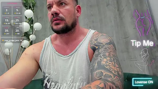 Snapshot of musclemonster31 chatting on March 12, 2:52 am musclemonster31 online show from March 12, 2:52 am