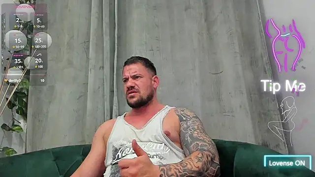 Snapshot of musclemonster31 chatting on March 13, 5:00 am musclemonster31 online show from March 13, 5:00 am