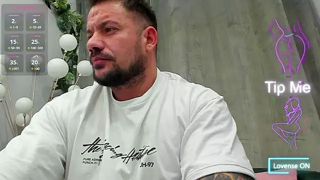 Snapshot of musclemonster31 chatting on March 15, 10:33 pm musclemonster31 online show from March 15, 10:33 pm