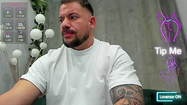 Snapshot of musclemonster31 chatting on March 16, 10:09 pm musclemonster31 online show from March 16, 10:09 pm