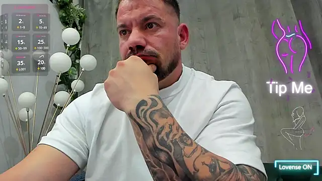 Snapshot of musclemonster31 chatting on March 17, 8:30 pm musclemonster31 online show from March 17, 8:30 pm