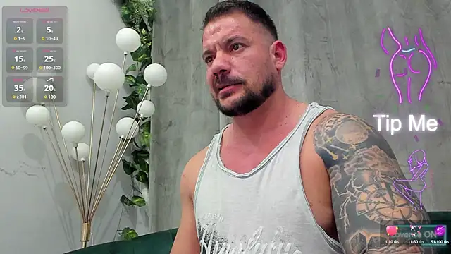 Snapshot of musclemonster31 chatting on March 19, 12:15 am musclemonster31 online show from March 19, 12:15 am